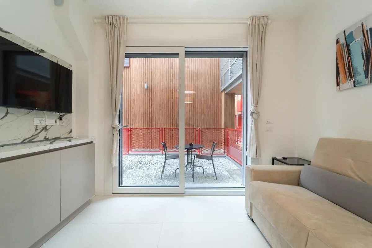 Homeby, Mascarella Patio Apartment Bologne